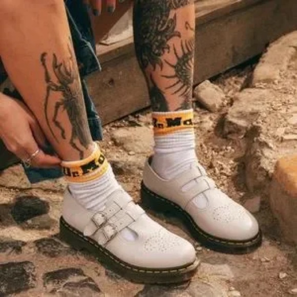 New Dr. Martens 8065 Virginia Leather MARY JANE Shoes. - Picture 6 of 16